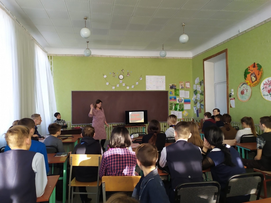6 декабря на базе средней общеобразовательной школы № 16 им. П.Б. Луспекаева со старшеклассниками была проведена встреча на тему «Профилактика ВИЧ-инфекции»