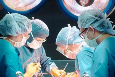 В Центре Алмазова впервые проведена гибридная операция пациенту со сложной сосудистой патологией