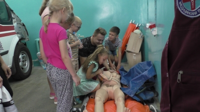 30 июля восспитанники летнего лагеря центра детского развития «Семицветик» посетили Центр экстренной медицинской помощи и медицины катастроф.