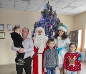 Подарки детям от БФ «Будущее Донбасса»