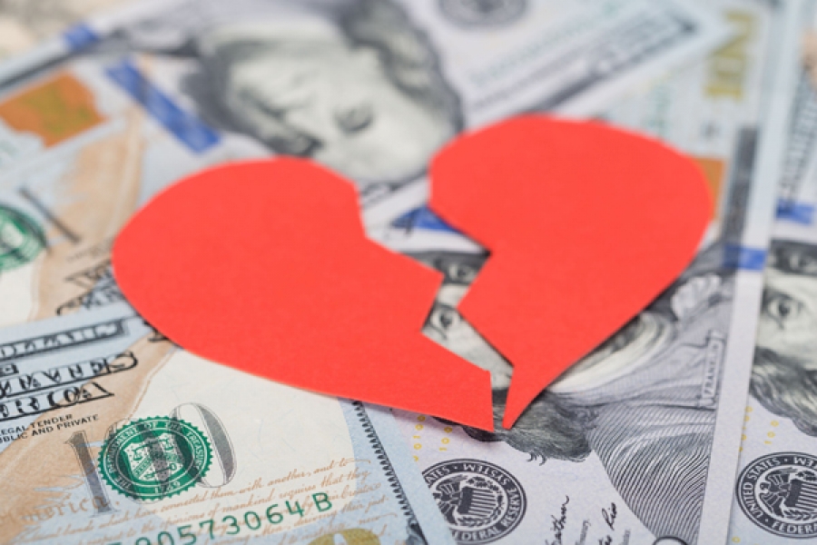 Деньги разбивают сердце: финансовый стресс повышает риск инфаркта в 13 раз