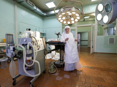 Старейший практикующий хирург России — о боге, Сталине, соевых пирожных и любви к делу