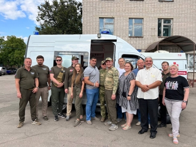 ПРЕДСТАВИТЕЛИ «ОБЩЕРОССИЙСКОГО НАРОДНОГО ФРОНТА» В ЛНР ПРИВЕЗЛИ СКОРОПОМОЩНИКАМ ЗАЩИТНОЕ ОБМУНДИРОВАНИЕ